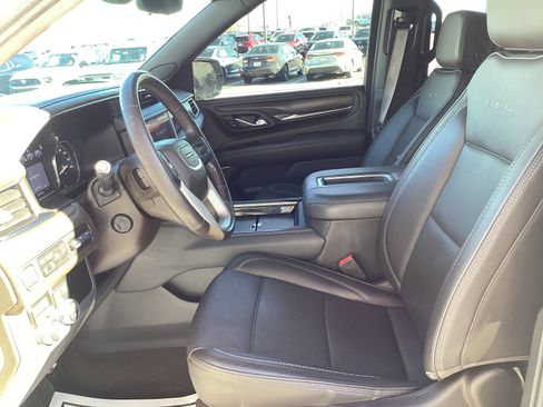 Used 2021 GMC Yukon XL Denali w/ Denali Premium Package image 32