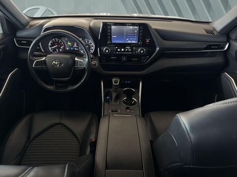 Used 2022 Toyota Highlander XSE FWD image 13
