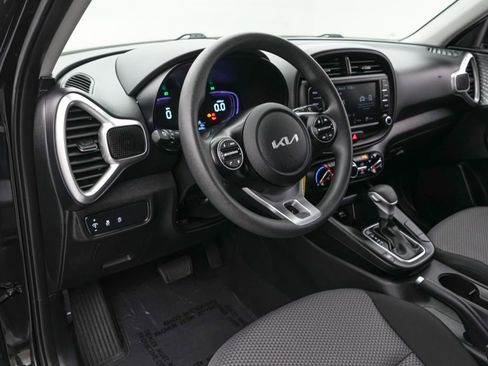 Used 2025 Kia Soul LX FWD image 13