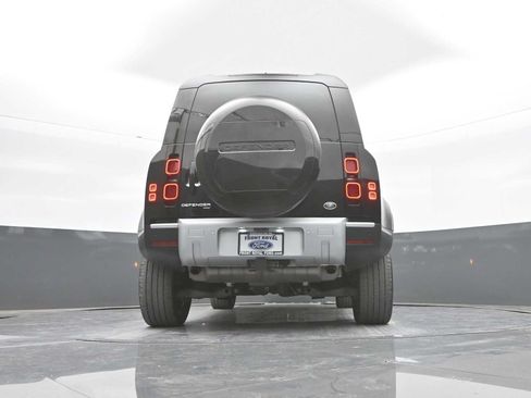 Used 2023 Land Rover Defender 110 SE AWD/4WD image 40