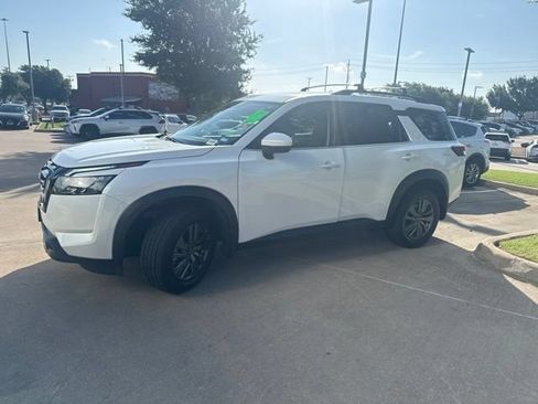 Used 2025 Nissan Pathfinder SV w/ Lighting Package (N92) FWD image 6