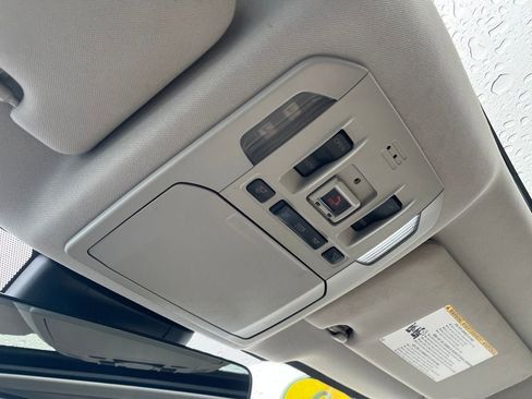 Used 2022 Toyota Highlander XLE image 25