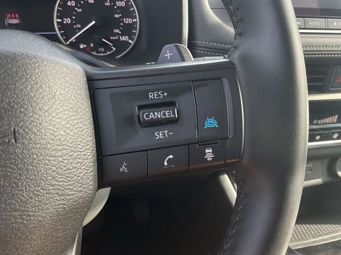 Used 2025 Nissan Rogue SV FWD image 18