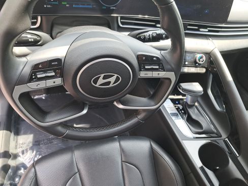 Used 2024 Hyundai Elantra Limited FWD image 16