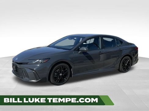 Used 2025 Toyota Camry SE FWD image 1