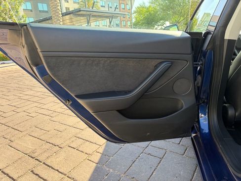 Used 2022 Tesla Model 3 Long Range AWD/4WD image 9