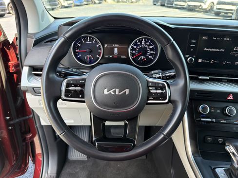 Used 2024 Kia Carnival LX FWD image 21
