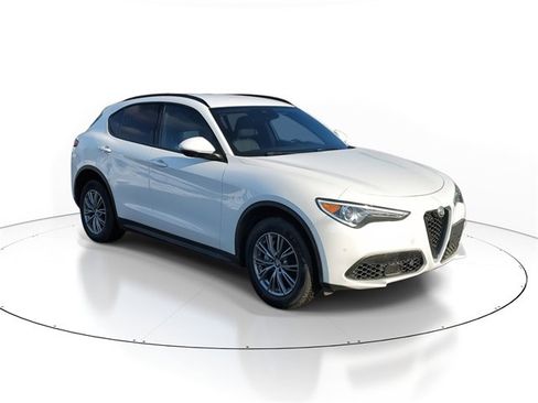 Used 2022 Alfa Romeo Stelvio Sprint image 2