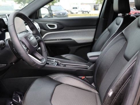 Used 2024 Jeep Compass Latitude AWD/4WD image 13