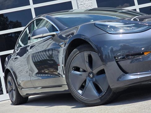 Used 2018 Tesla Model 3 Mid Range RWD image 12