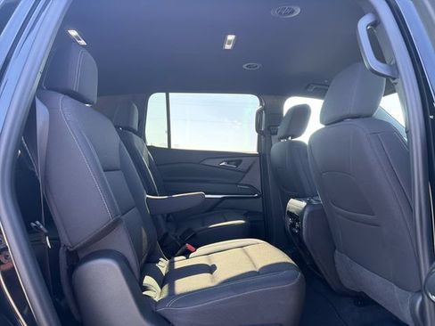 Used 2024 Chevrolet Traverse LT FWD image 19