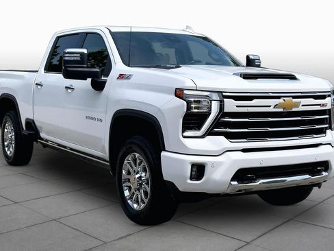 Used 2024 Chevrolet Silverado 2500 LTZ w/ LTZ Plus Package AWD/4WD image 2