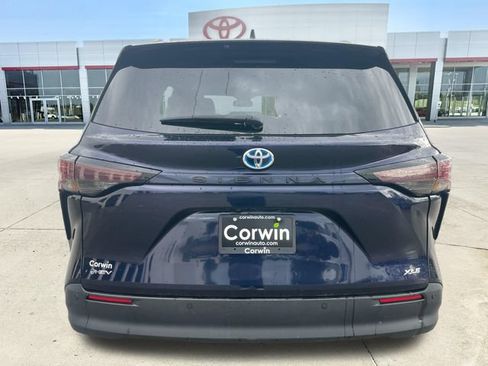 Used 2025 Toyota Sienna XLE FWD image 4