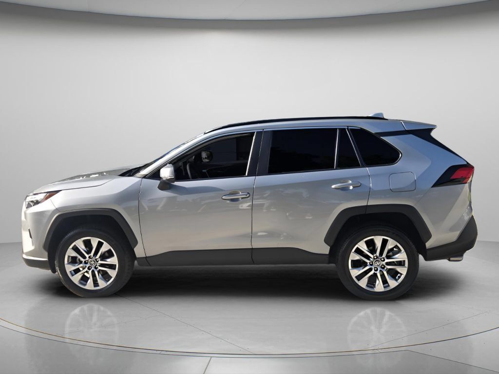 Used 2025 Toyota RAV4 XLE Premium FWD image 5