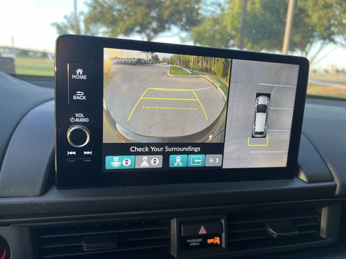 Used 2025 Honda Pilot TrailSport image 21