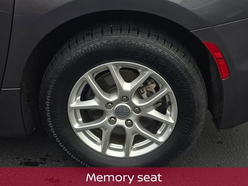 Used 2023 Chrysler Pacifica Touring-L image 11