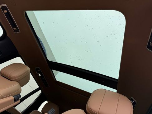 Used 2023 Land Rover Range Rover Long Wheelbase SE image 41