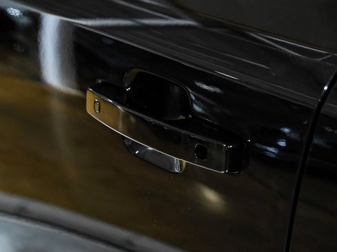 Used 2023 Land Rover Defender 110 SE image 42