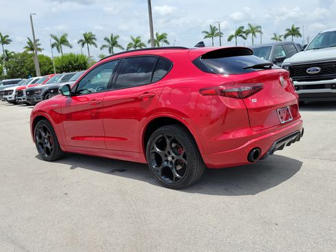 Used 2022 Alfa Romeo Stelvio Veloce AWD/4WD image 7