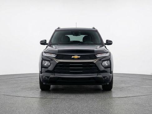 Used 2025 Chevrolet TrailBlazer LT FWD image 2