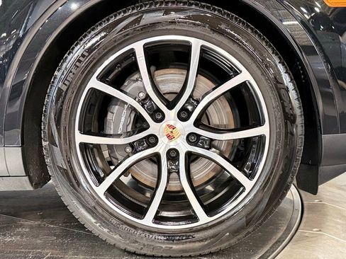 Used 2025 Porsche Cayenne Coupe AWD/4WD image 23