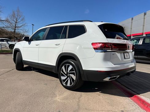 Used 2025 Volkswagen Atlas SE image 8