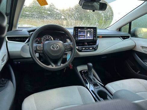 Used 2022 Toyota Corolla LE FWD image 12