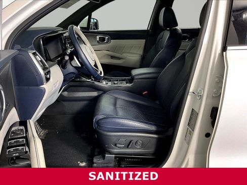 Certified 2023 Kia Sorento SX Prestige w/ Panoramic Sunroof Package AWD/4WD image 18