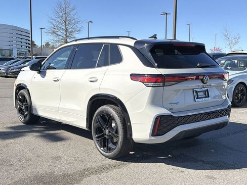 New 2026 Volkswagen Tiguan SE R-Line image 3