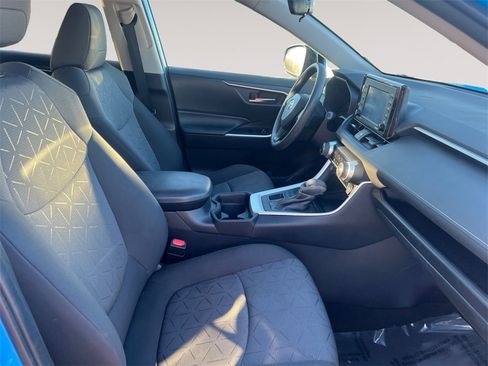 Used 2020 Toyota RAV4 XLE image 15