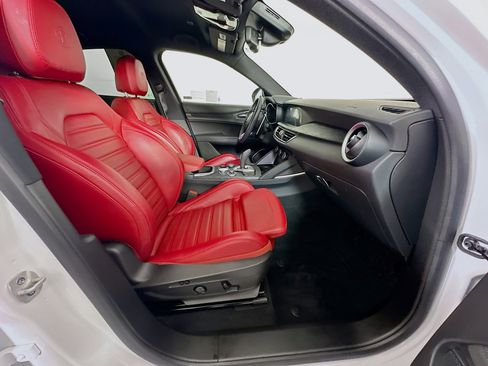 Used 2023 Alfa Romeo Stelvio Sprint image 31