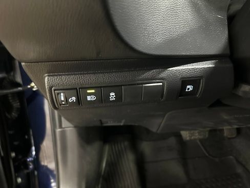 Used 2025 Toyota Corolla SE w/ SE Premium Package FWD image 13