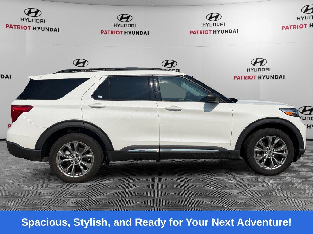 Used 2022 Ford Explorer XLT w/ Equipment Group 202A AWD/4WD image 2