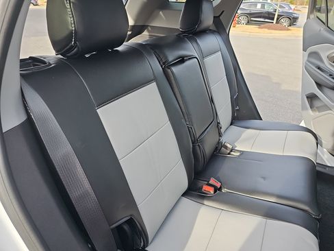 Used 2024 GMC Terrain SLT w/ Infotainment Package II image 12