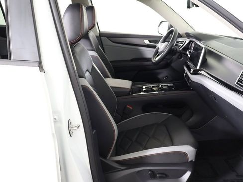 Certified 2024 Volkswagen Atlas Peak Edition SEL AWD/4WD image 35