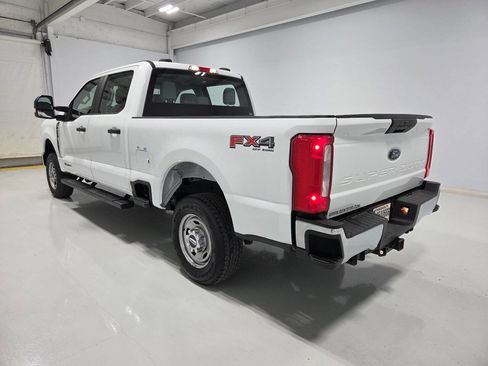 Used 2023 Ford F250 XL w/ FX4 Off-Road Package image 3