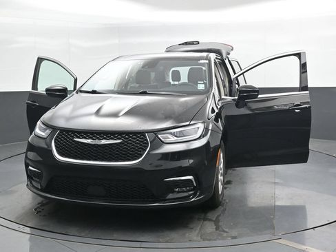 Used 2024 Chrysler Pacifica Touring-L FWD image 47
