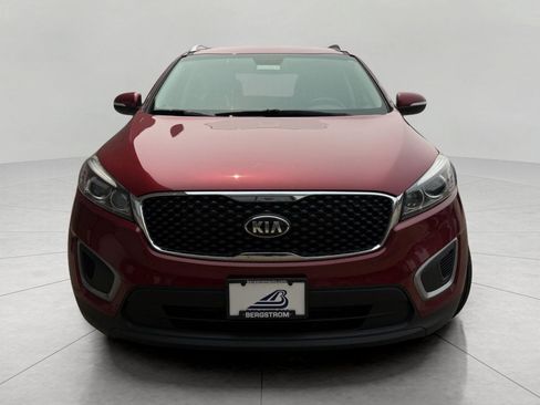 Used 2017 Kia Sorento AWD w/ LX Convenience Package image 4