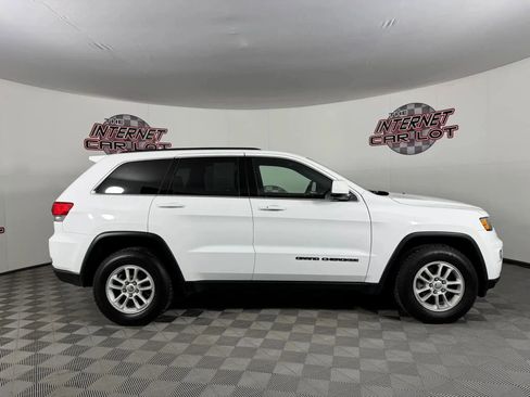 Used 2018 Jeep Grand Cherokee Laredo AWD/4WD image 8