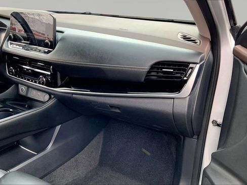 Used 2023 Nissan Rogue SL w/ SL Premium Package image 18