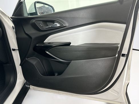 Used 2025 Chevrolet Trax LT FWD image 29