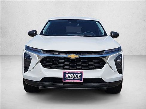 Used 2024 Chevrolet Trax LS FWD image 2