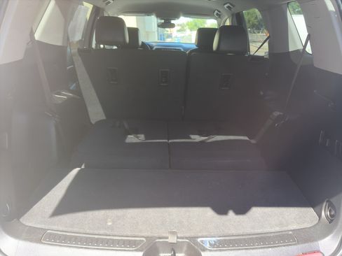 Used 2023 GMC Acadia SLT FWD image 12