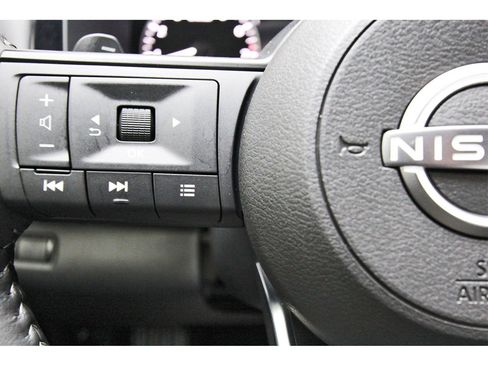 Used 2025 Nissan Pathfinder SV image 13