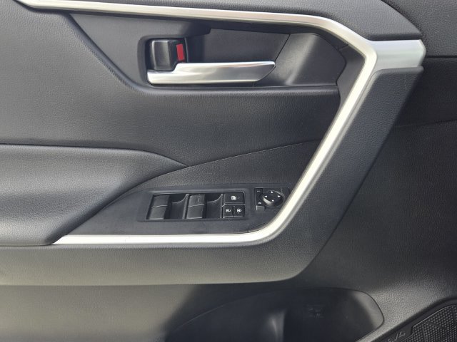 Used 2021 Toyota RAV4 XLE w/ Convenience Package FWD image 26
