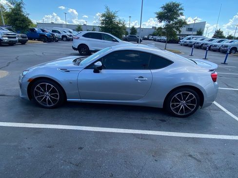 Used 2017 Toyota 86 RWD image 4
