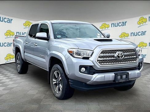 Used 2017 Toyota Tacoma TRD Sport w/ Tow Package (A/T) AWD/4WD image 1