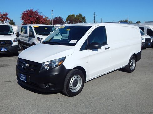 Used 2021 Mercedes-Benz Metris image 1