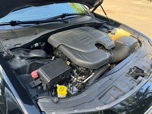 Used 2017 Chrysler 300 Limited RWD image 28