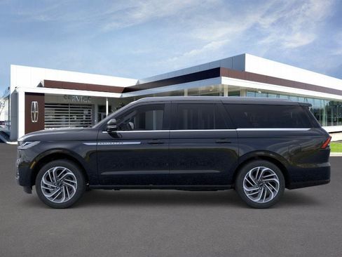 New 2026 Lincoln Navigator L Reserve AWD/4WD image 3